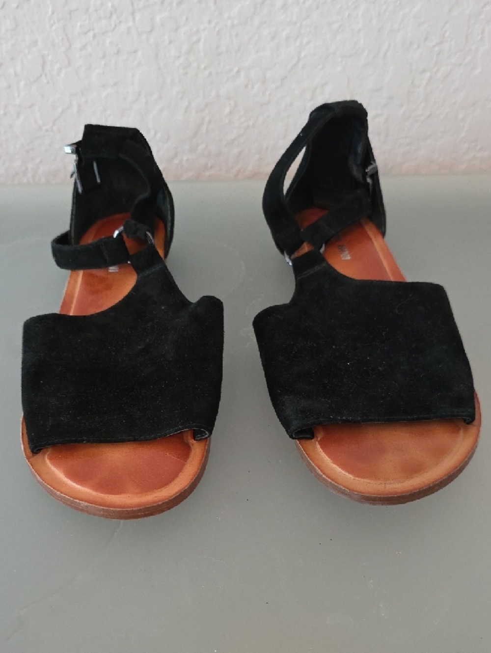 Giani Bini Black Suede Open-Toe Ankle-Strap Sandals Size 7.5 - Picture 2 of 3